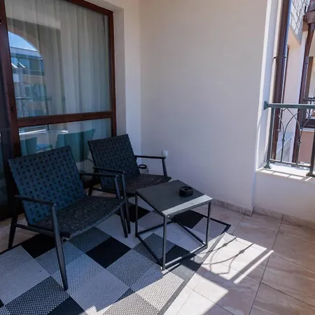 Апартамент Zerini Бургас